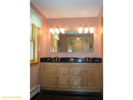 Master Bath Listing photo 10