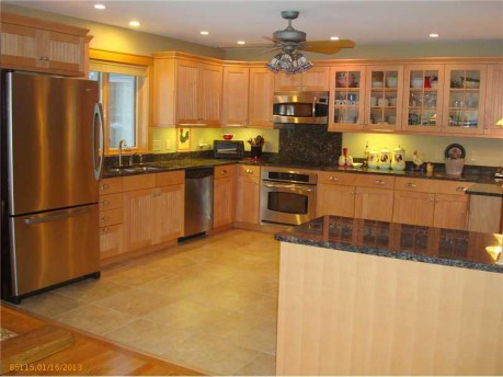 Kitchen Listing photo 3