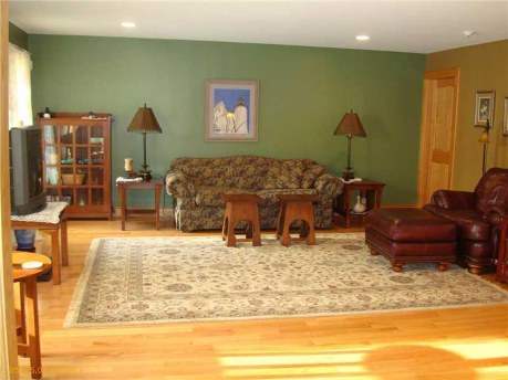 Livingroom Listing photo 6